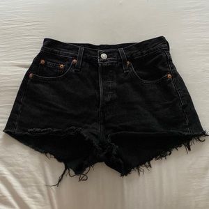 Black 501 Levi shorts